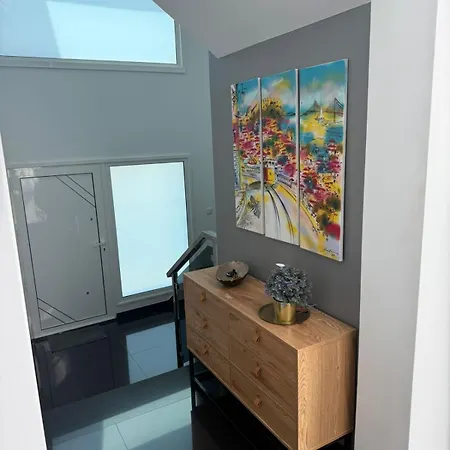 Moradia Familiar E Aconchegante Em