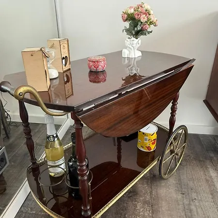 Moradia Familiar E Aconchegante Em Canecas